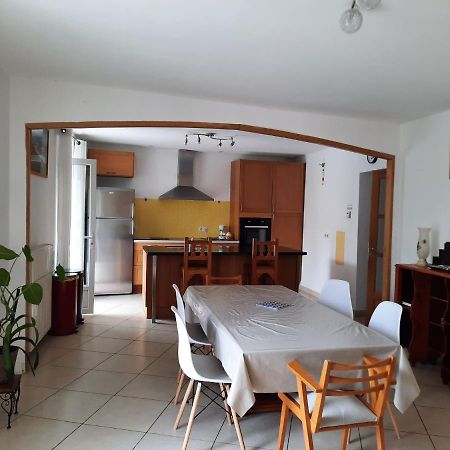 Maison Spacieuse Et Agreable Saint-Georges-de-Luzencon Luaran gambar