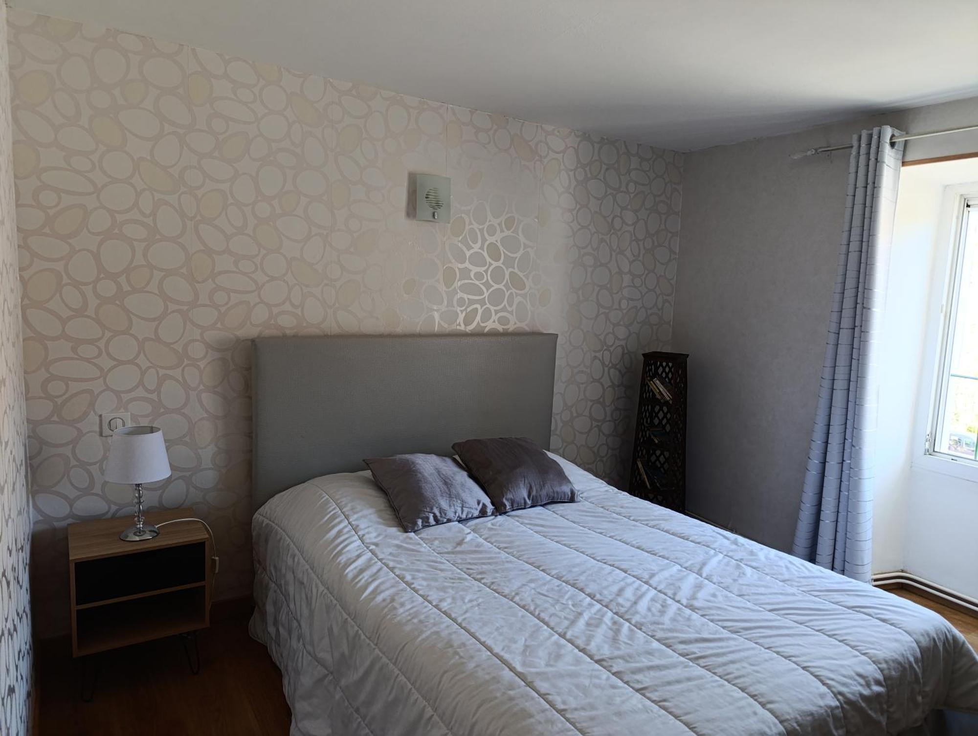 Maison Spacieuse Et Agreable Saint-Georges-de-Luzencon Luaran gambar