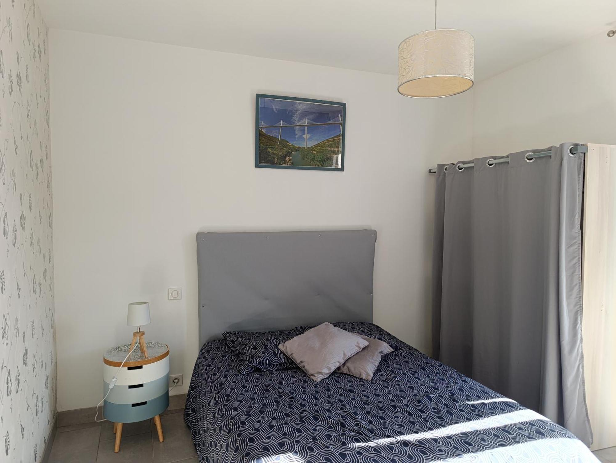 Maison Spacieuse Et Agreable Saint-Georges-de-Luzencon Luaran gambar